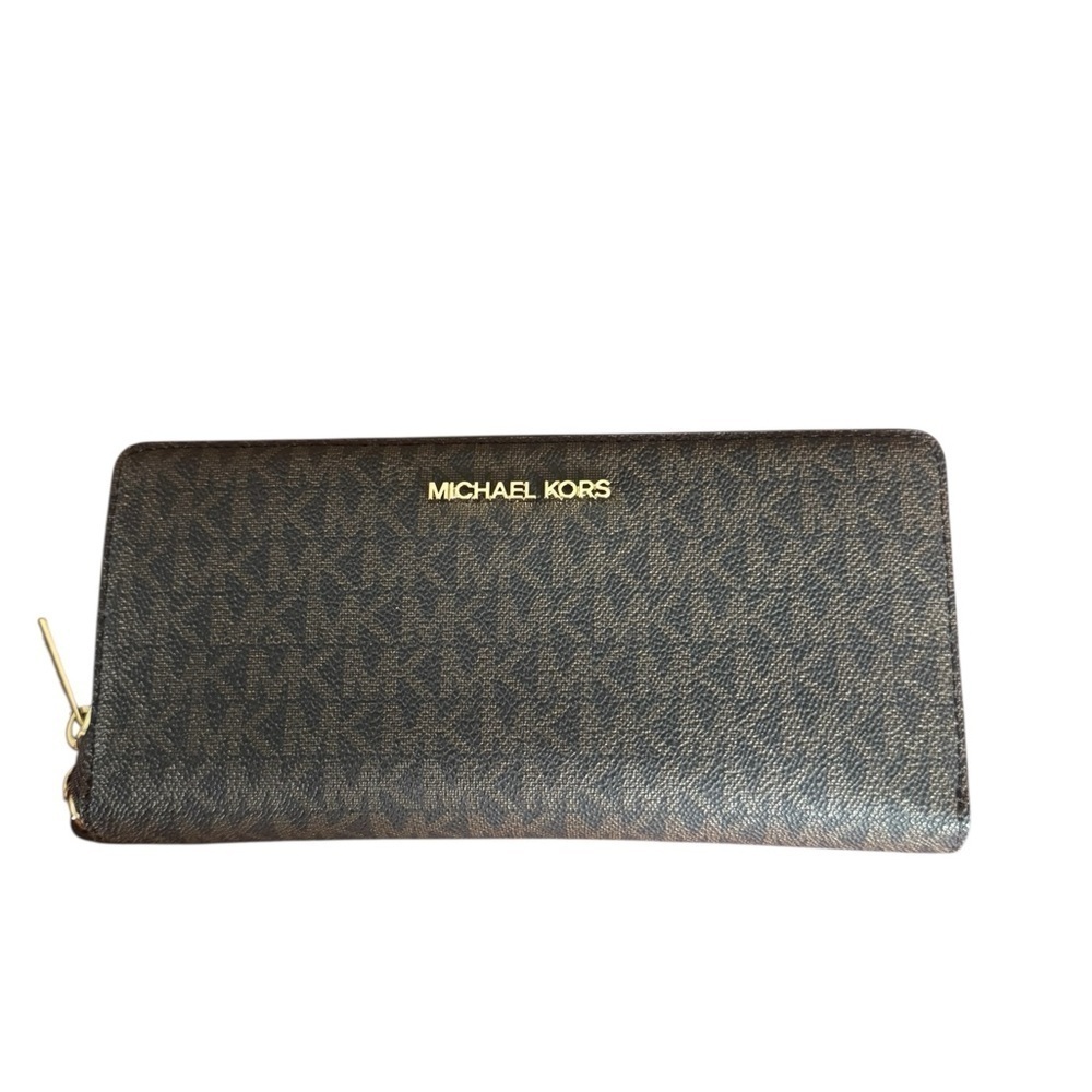 Michael Kors Jet Set Travel Large Logo Quarter-Zip Wallet